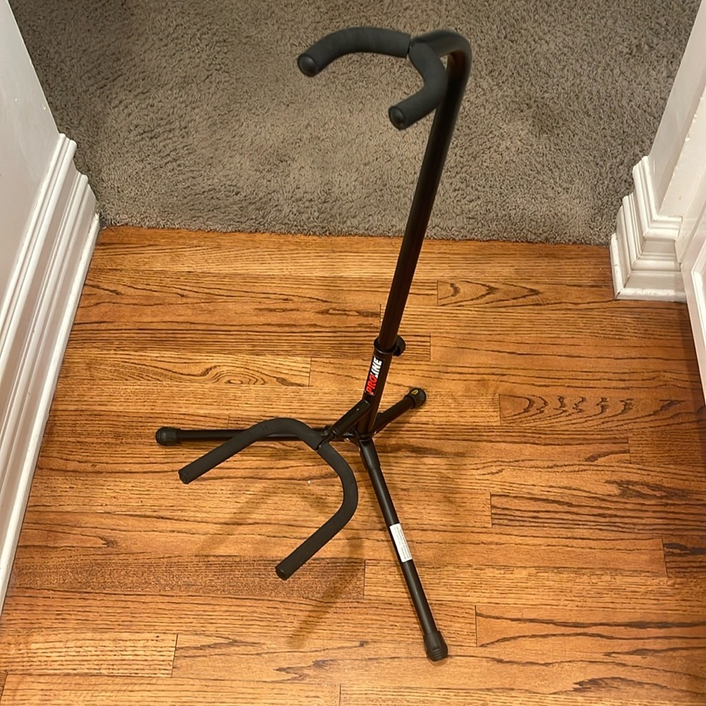 Adjustable Black Guitar Stand